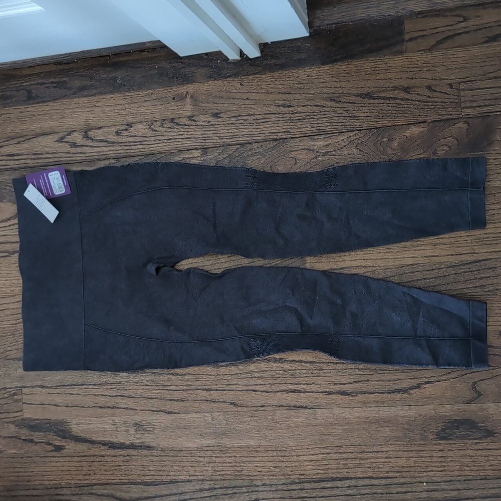 Yummie Leggings NWT